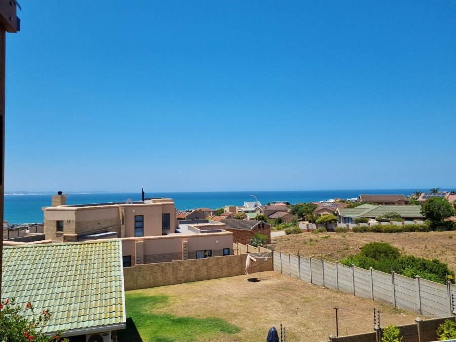 4 Bedroom Property for Sale in Wavecrest Eastern Cape